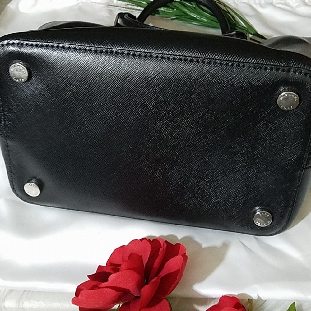 ***ON HOLD***MICHAEL KORS BLACK GREENWICH BAG - Picture 4 of 8